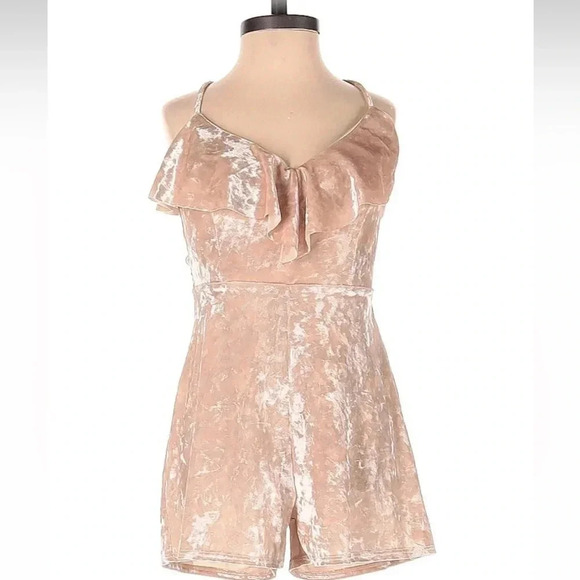 Urban Outfitters Luxe Crushed Velvet Cream Champagne Romper Size S Small - Picture 2 of 6